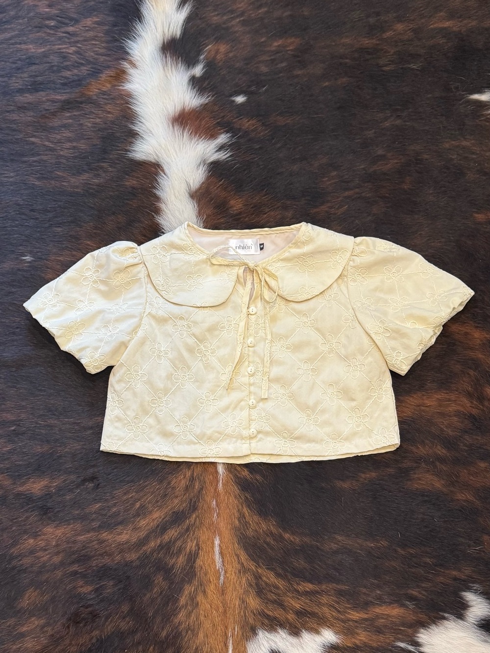 Cropped Cream Embroidered Peter Pan Collar Top